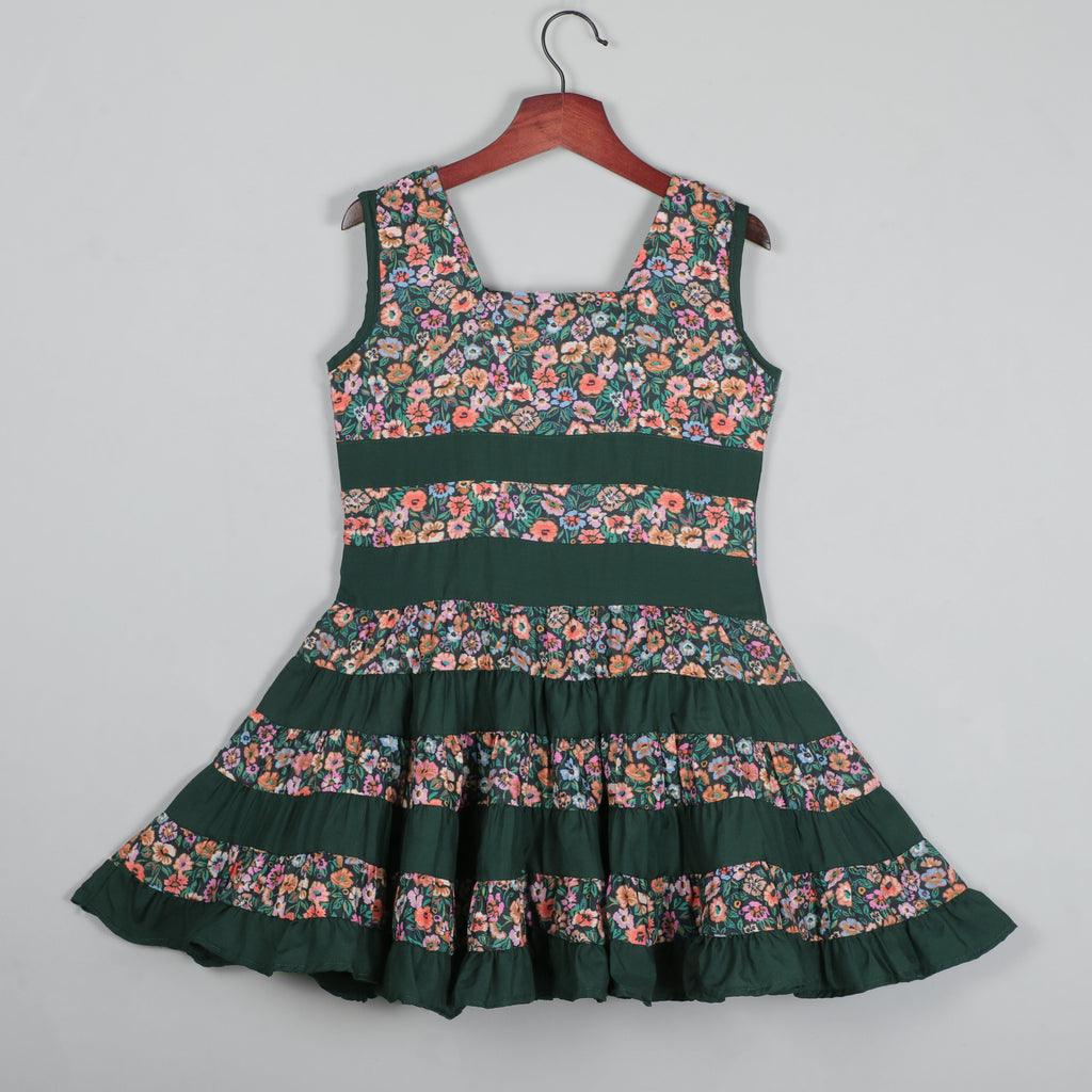 Sleeveless Midi Dress With It's Dual Tone Look And Bowie Tie On Yock