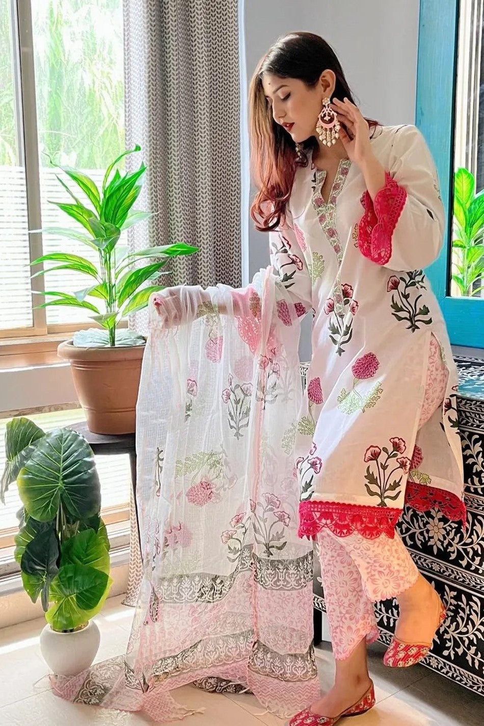 Red Lace Bordered Kurti, Pant And Dupatta Set With Print