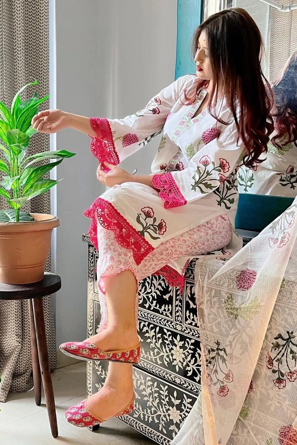 Red Lace Bordered Kurti, Pant And Dupatta Set With Print