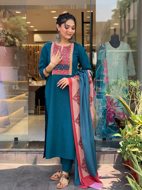 Aline Printed Neck Kurta With Printed Dupatta And Pant Set