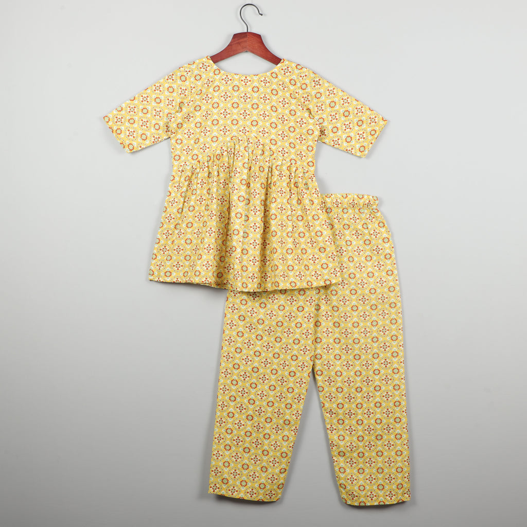 Girls Half Slevees Yellow Printed Cord Set With Red Lace Border
