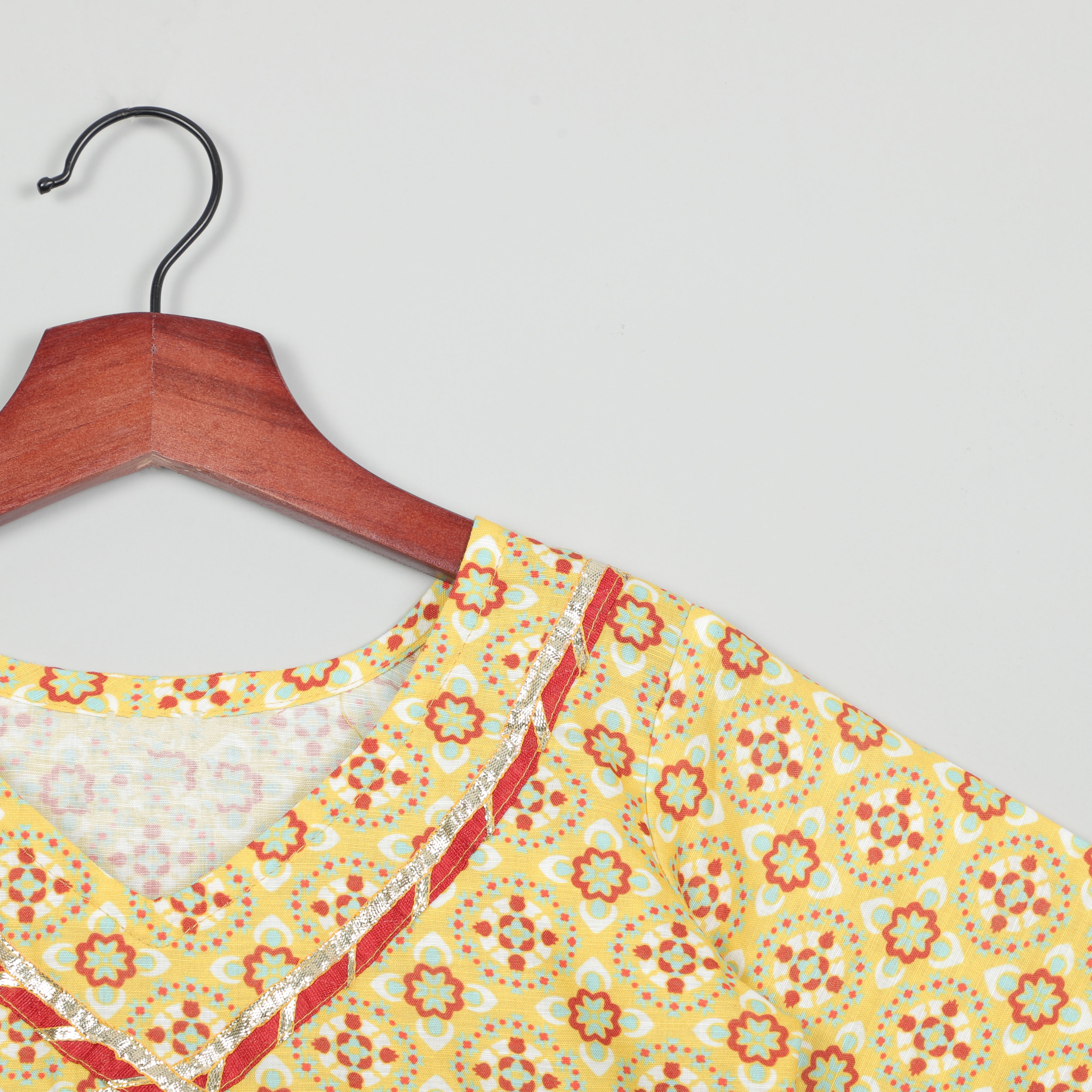 Girls Half Slevees Yellow Printed Cord Set With Red Lace Border