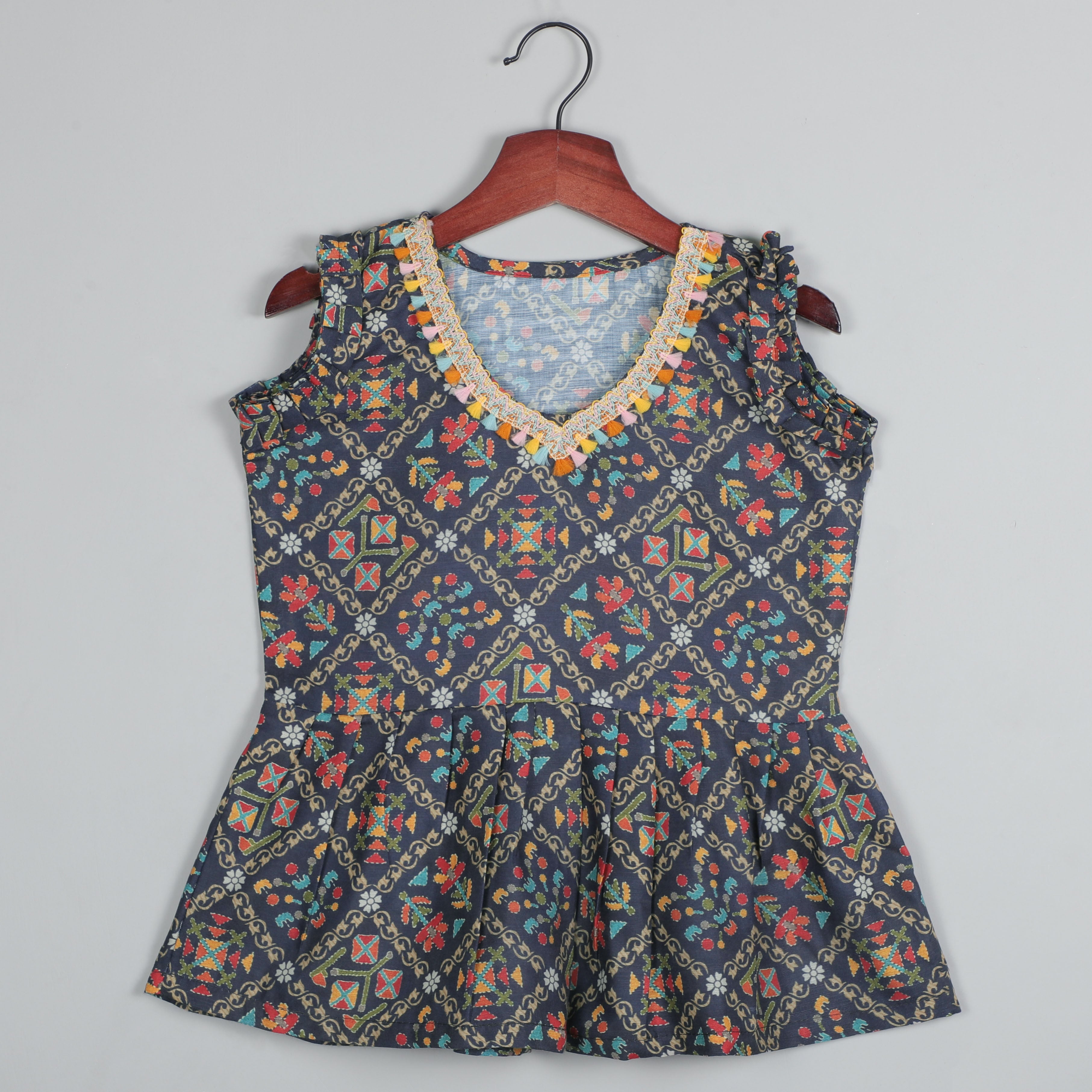 Lace Border V Neck With Fringed Sleeveless Top And Pant Set