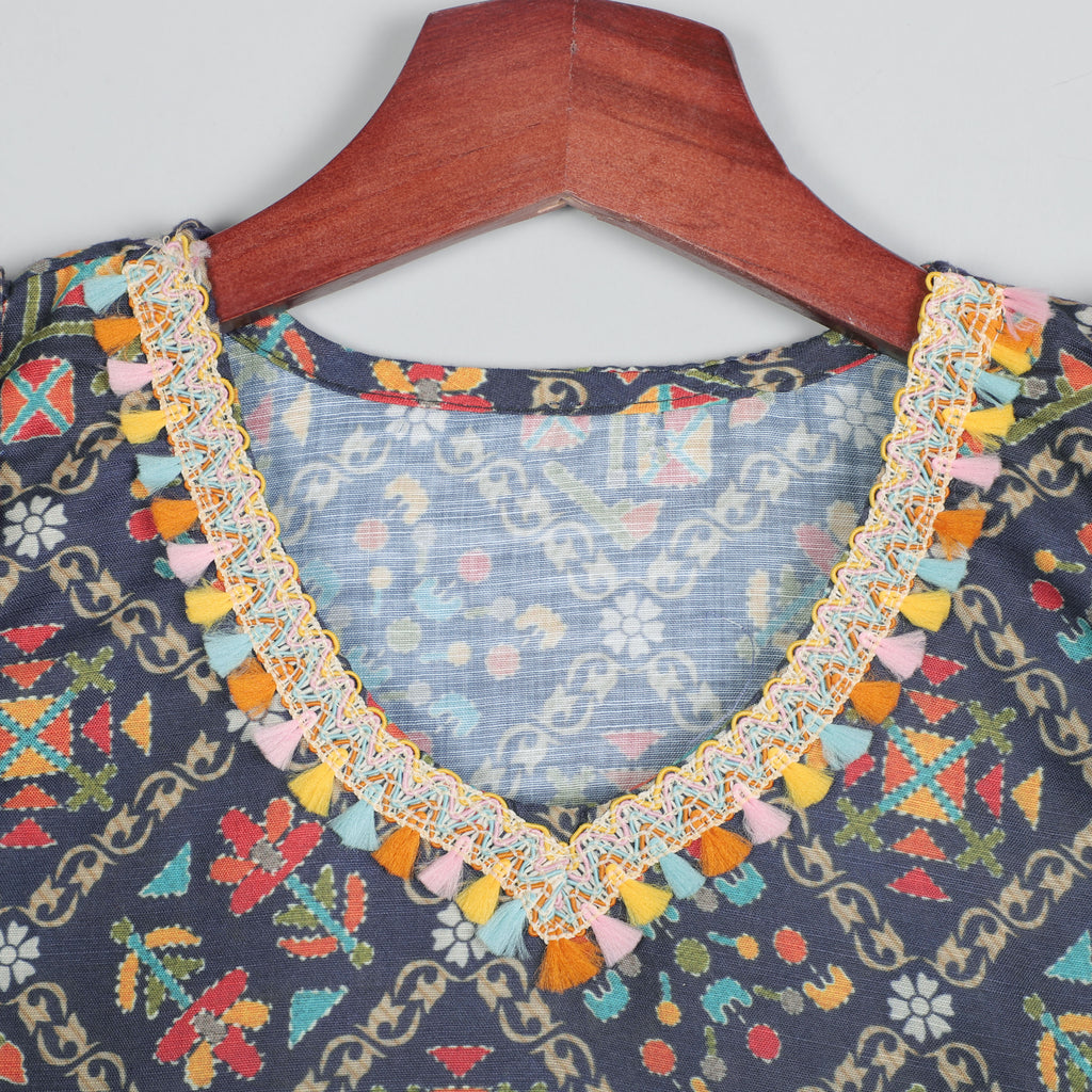 Lace Border V Neck With Fringed Sleeveless Top And Pant Set