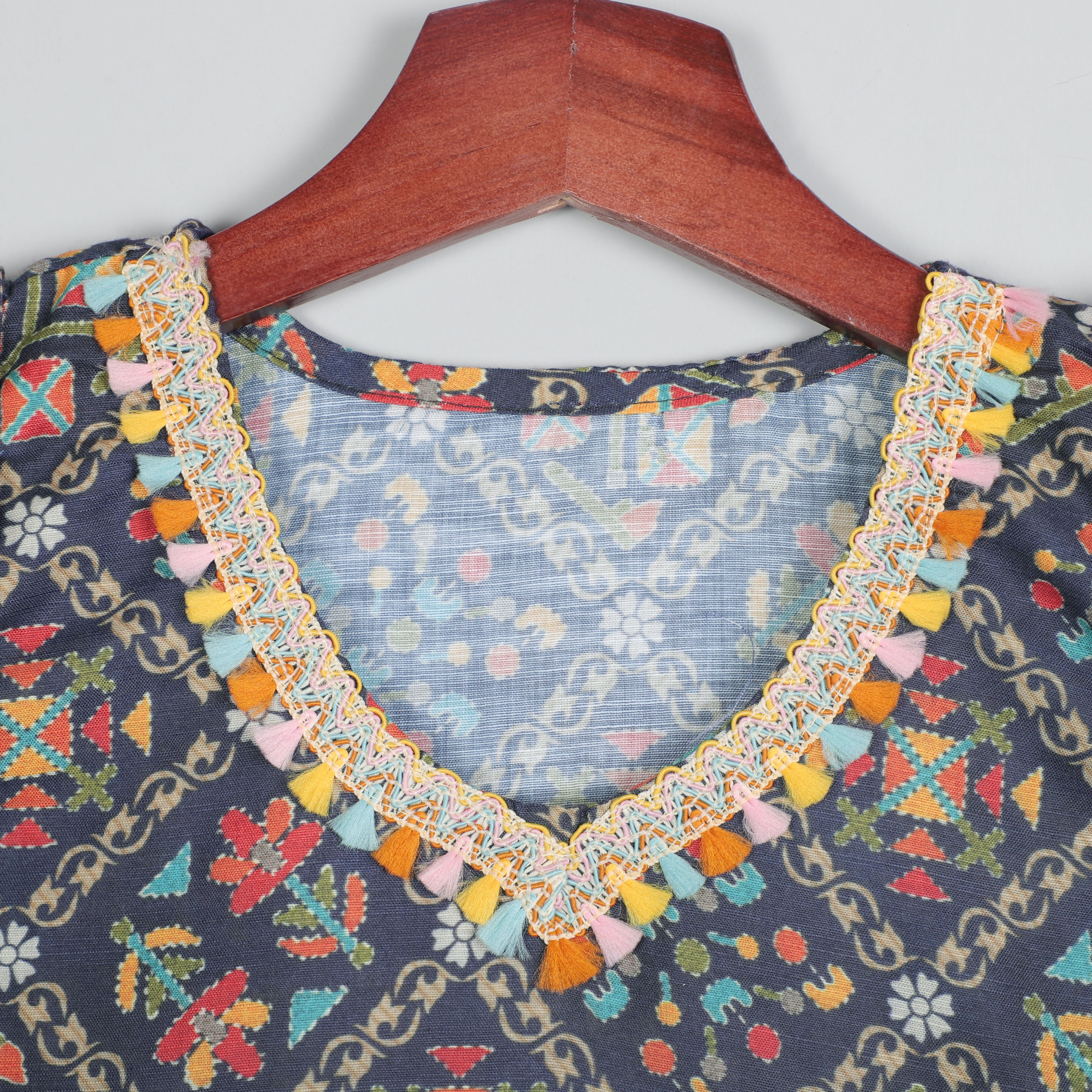 Lace Border V Neck With Fringed Sleeveless Top And Pant Set