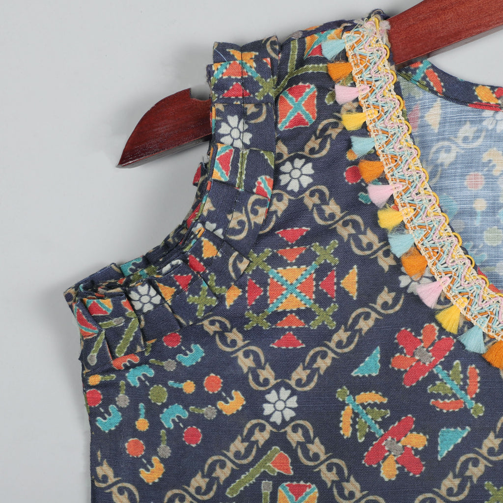 Lace Border V Neck With Fringed Sleeveless Top And Pant Set